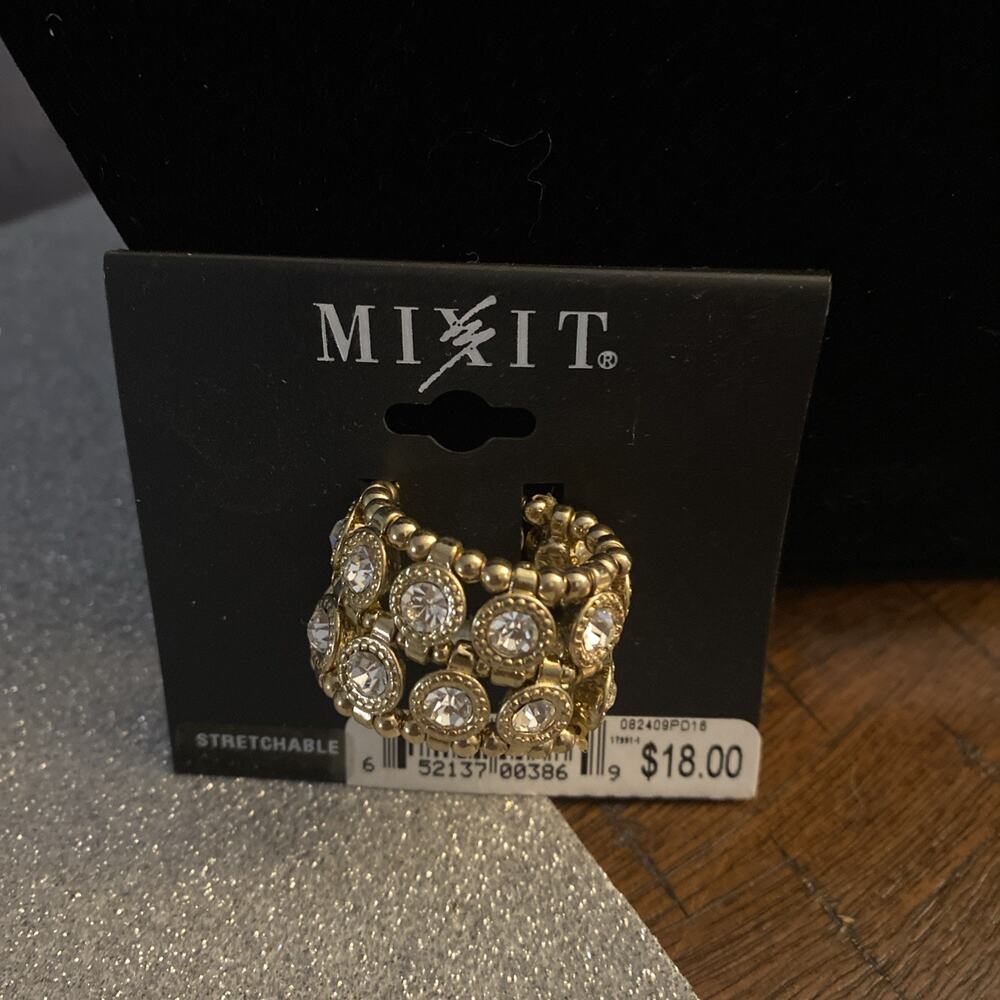 Woman’s Fashion Ring, Pretty one size fits all